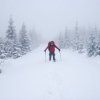 Zimní 'odpočinkový' vandr přes Jizerky: bílá smrt, dítě v mrazu a sněhové koule ve fuseklích 